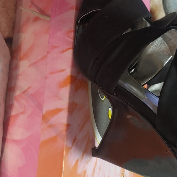 Shoes - Picture 2 of 3